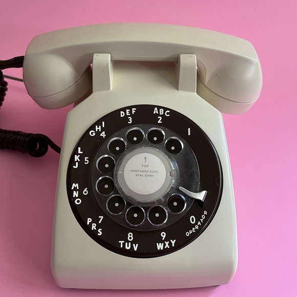 Vintage brown and white telephone from the 1970s in very good working condition. - Picture 5 of 5